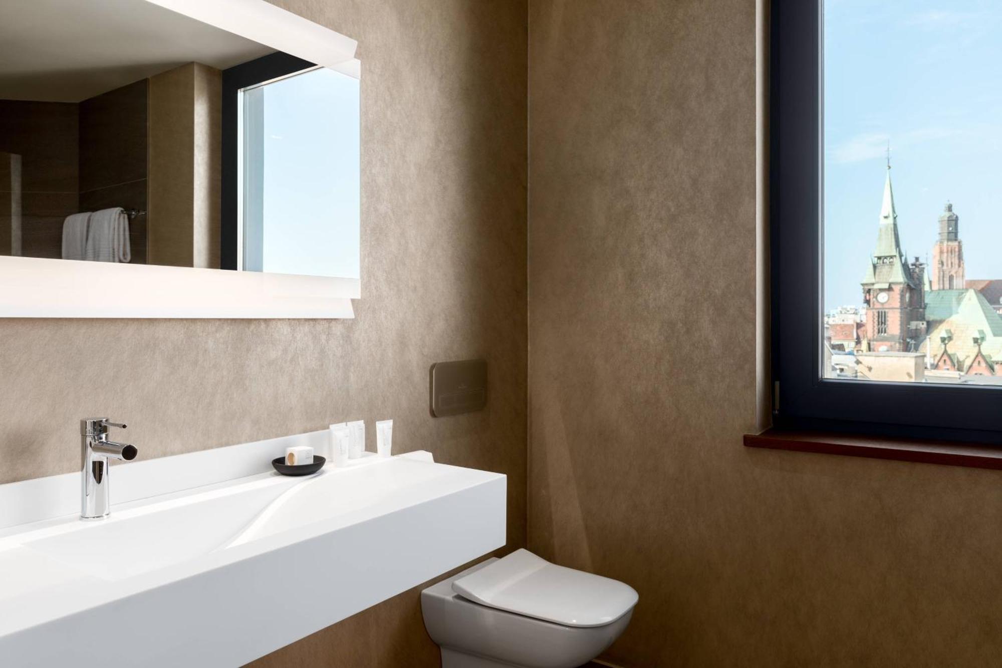 Ac Hotel By Marriott Breslavia Exterior foto Bathroom
