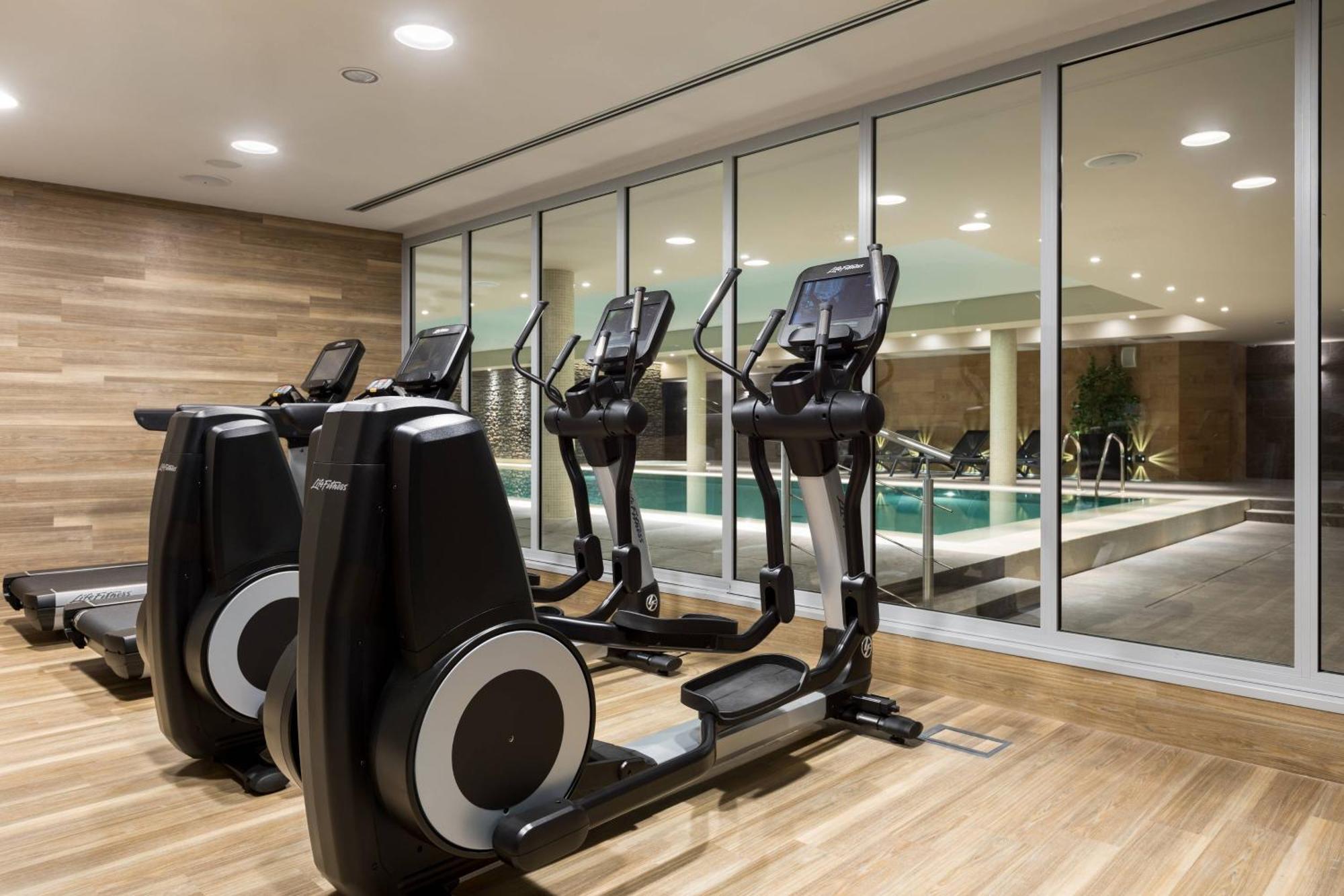 Ac Hotel By Marriott Breslavia Exterior foto Elliptical cross trainer