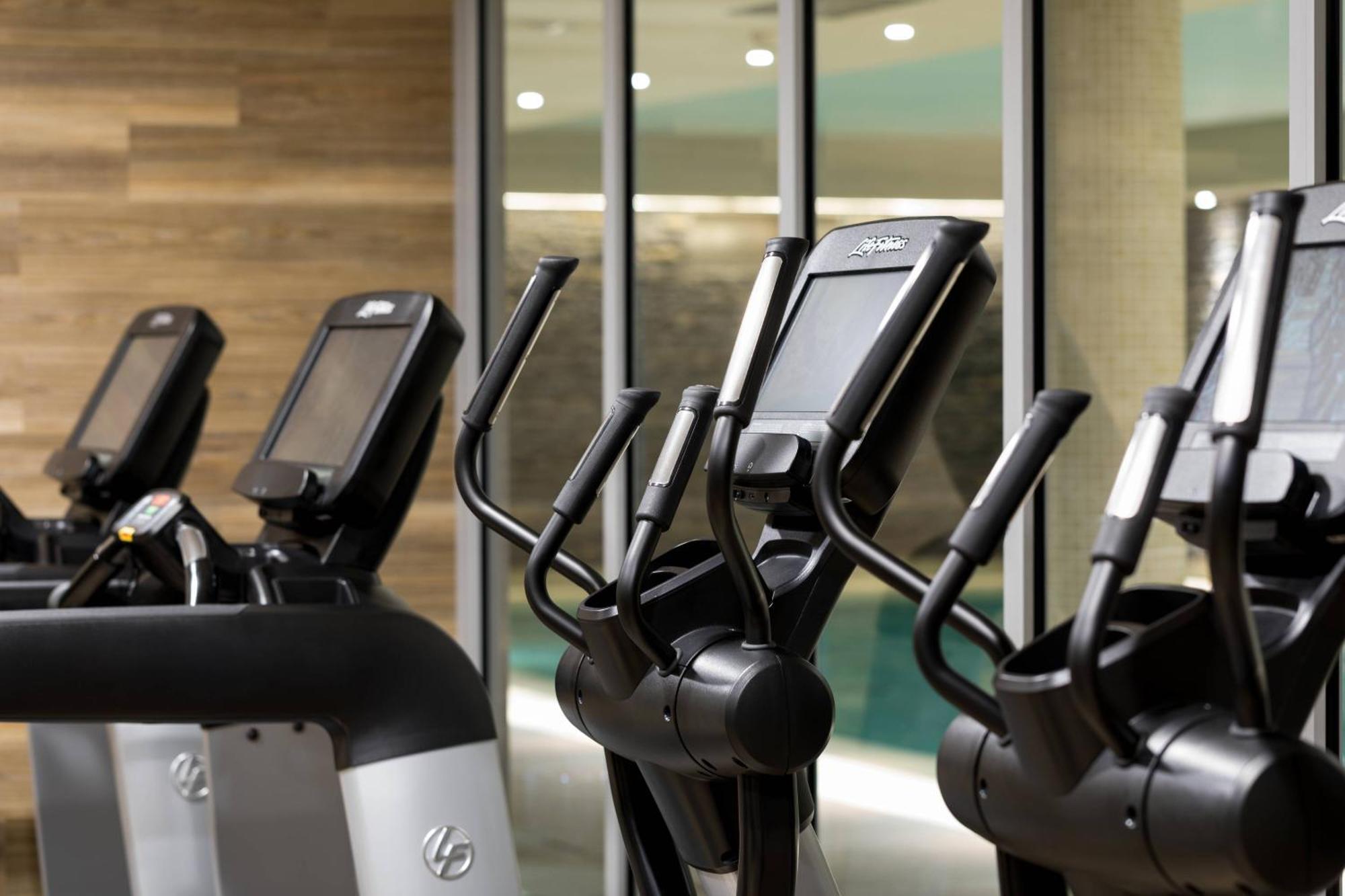 Ac Hotel By Marriott Breslavia Exterior foto Elliptical cross trainer