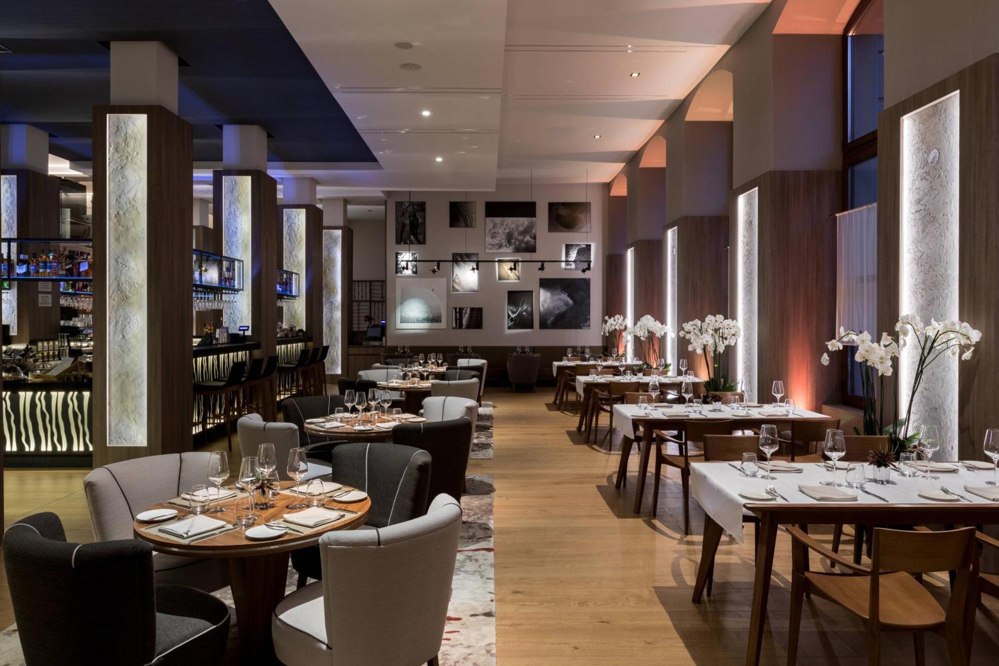 Ac Hotel By Marriott Breslavia Exterior foto The interior of the restaurant