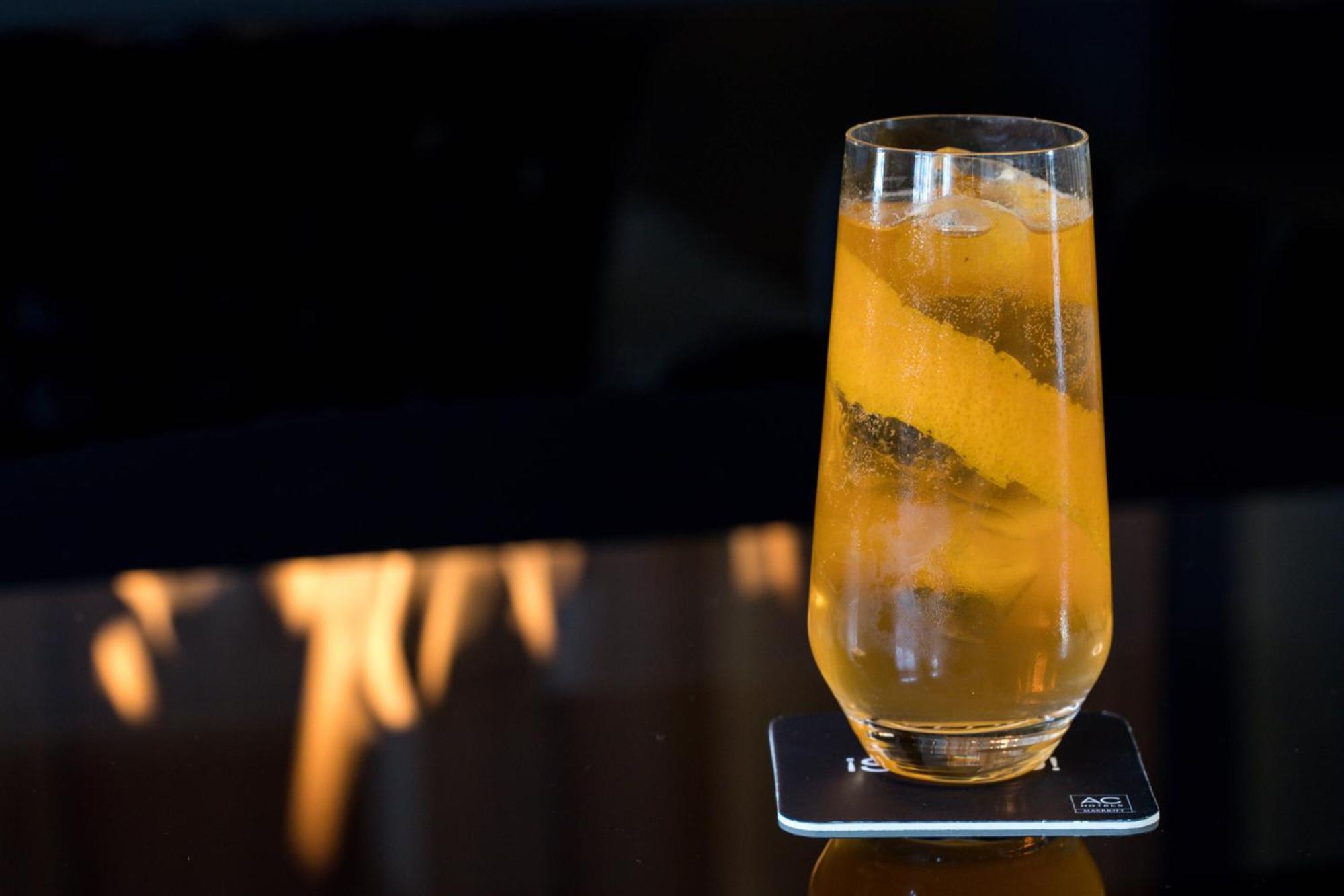 Ac Hotel By Marriott Breslavia Exterior foto A glass of ginger ale