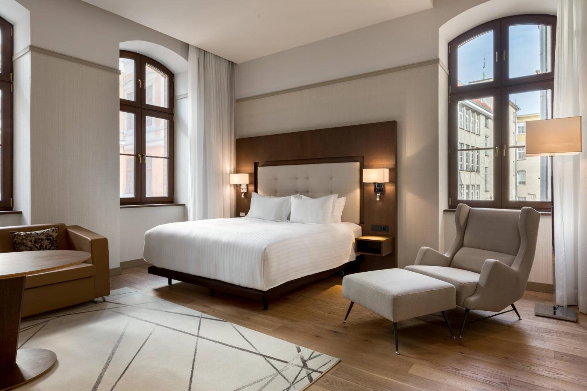 Ac Hotel By Marriott Breslavia Exterior foto A guest room at the hotel