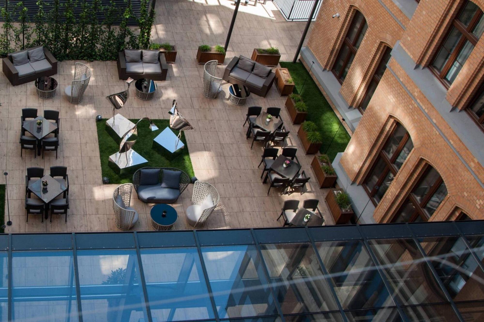 Ac Hotel By Marriott Breslavia Exterior foto The courtyard of the hotel