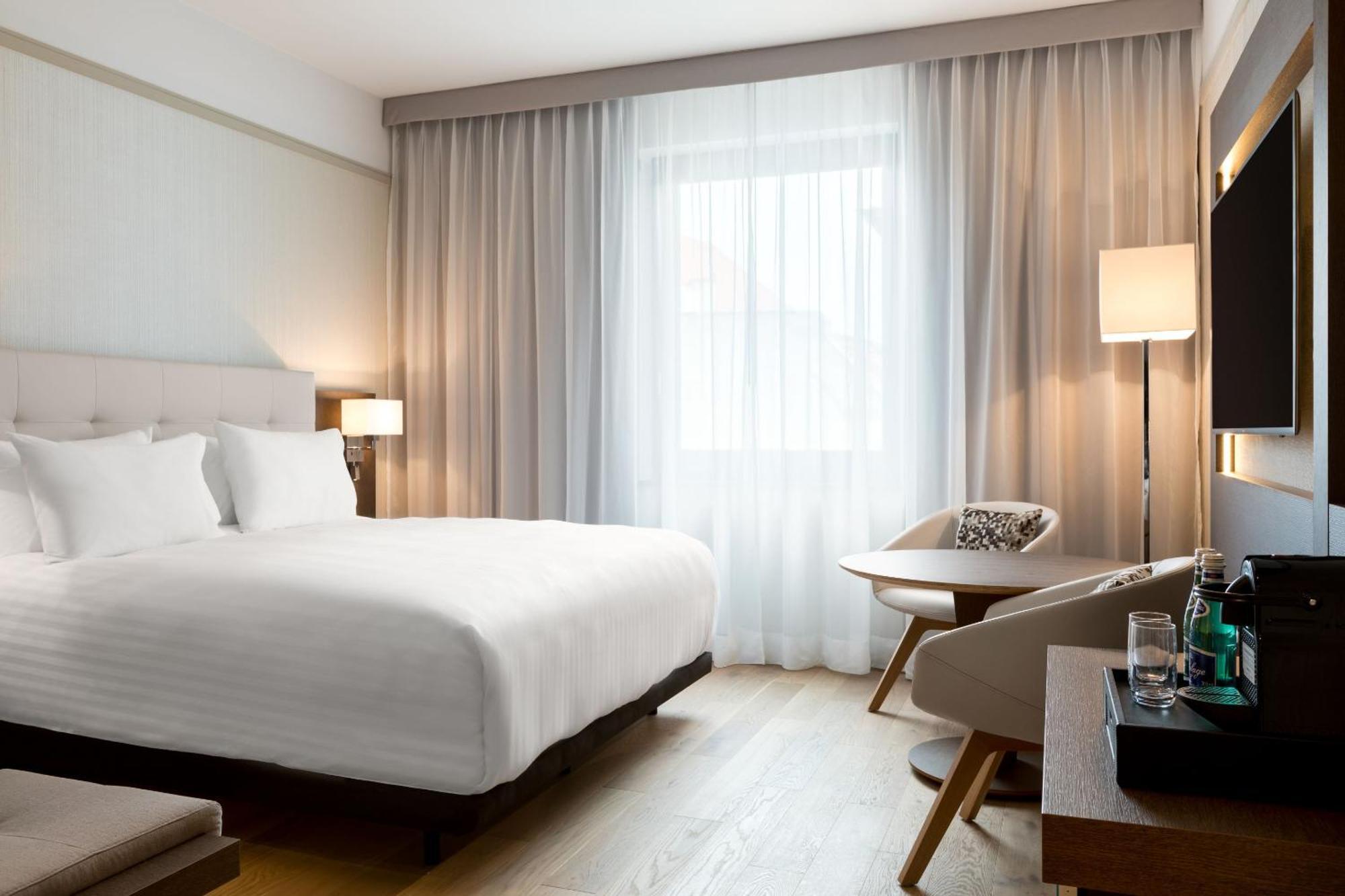 Ac Hotel By Marriott Breslavia Exterior foto A room at the hotel