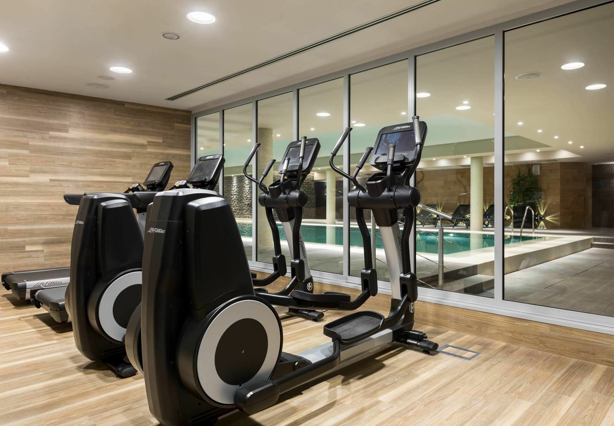 Ac Hotel By Marriott Breslavia Exterior foto Elliptical cross trainer